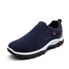 Paar Daan heren orthopedische slip-on schoenen op neutrale achtergrond