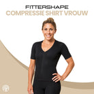 Vrouw draagt compressie shirt voor betere lichaamshouding