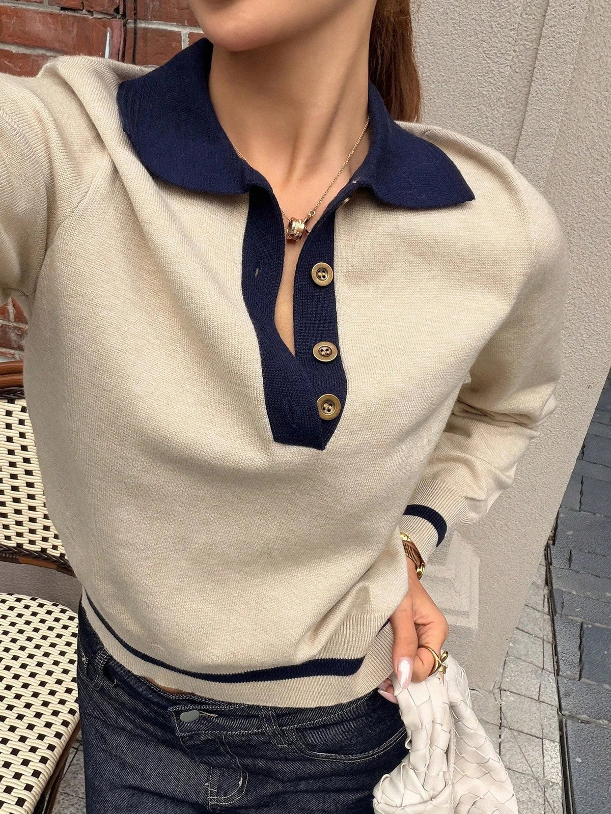 Gebreide polo top gecombineerd met wijde broek damesoutfit