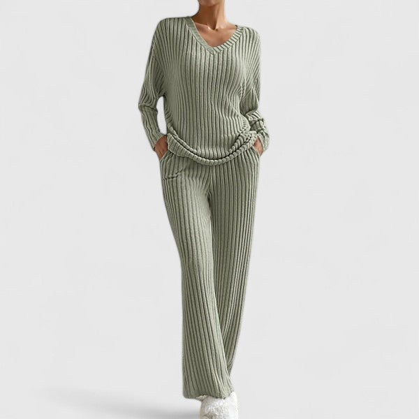 Zwarte dames lounge set Nora met V-hals en stijlvolle silhouet