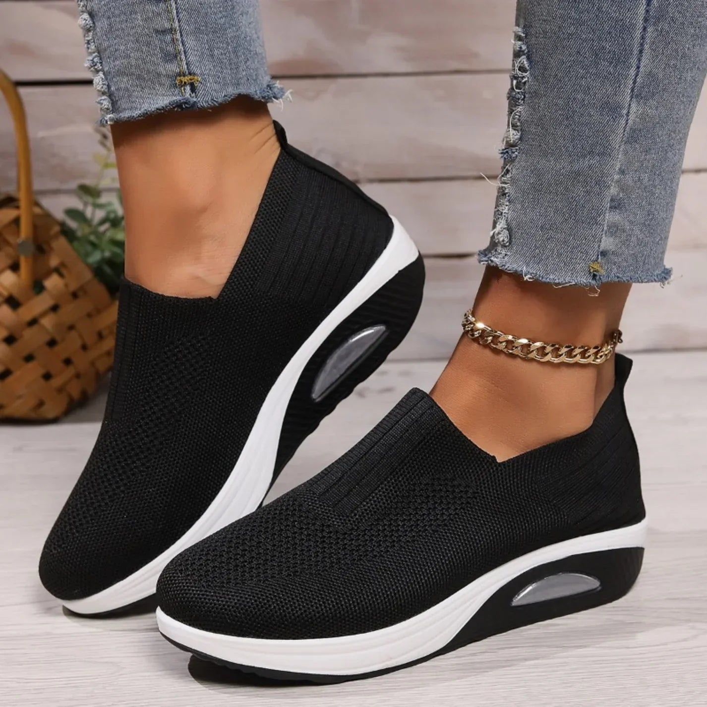 Lara slip-on schoenen voor dames in zwart met flexibele pasvorm
