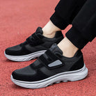 Florina sneaker in lichtgrijs, zijaanzicht met zichtbaar mesh patroon