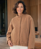 Wit oversized bouclé bomberjack — minimalistische styling