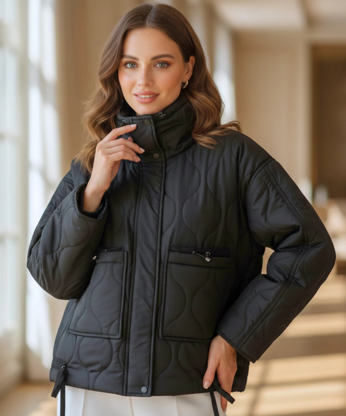 Dames oversized puffer jas in mokkabruin, zijaanzicht
