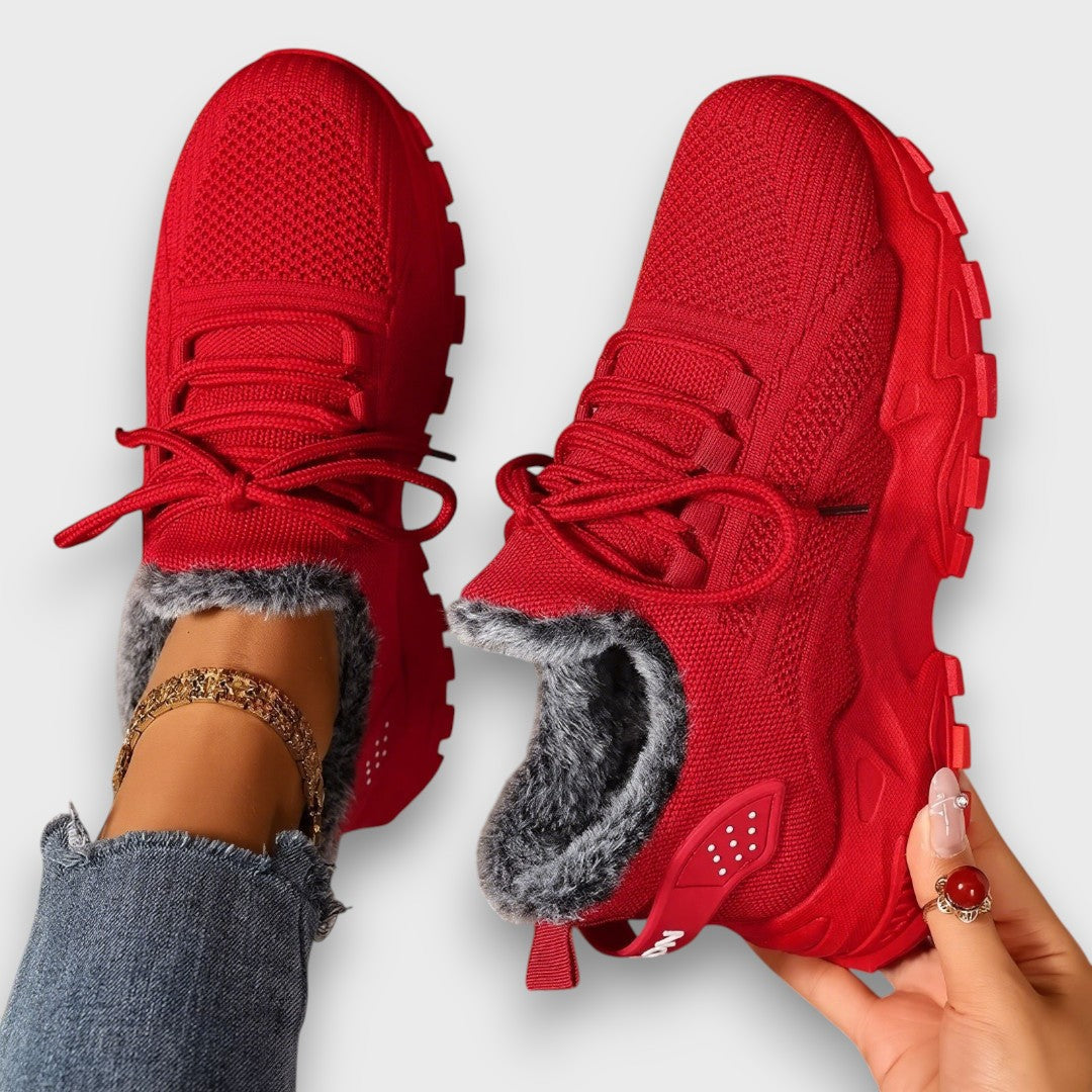 Warme winter sneakers voor dames met lichte antislip zool in zijaanzicht