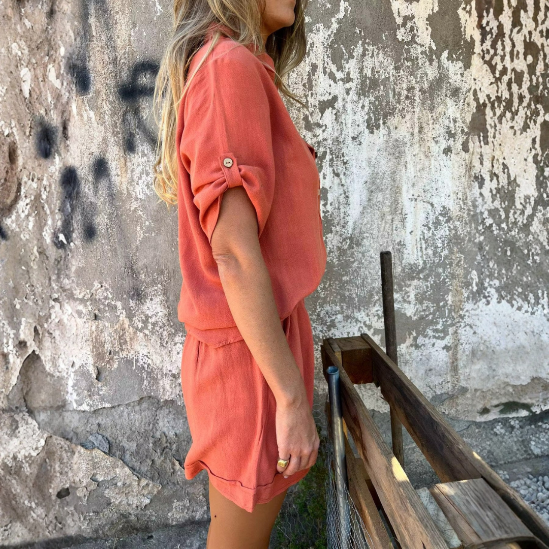 Lena gecoördineerde dames set met knoopsluiting blouse en korte broek in wit