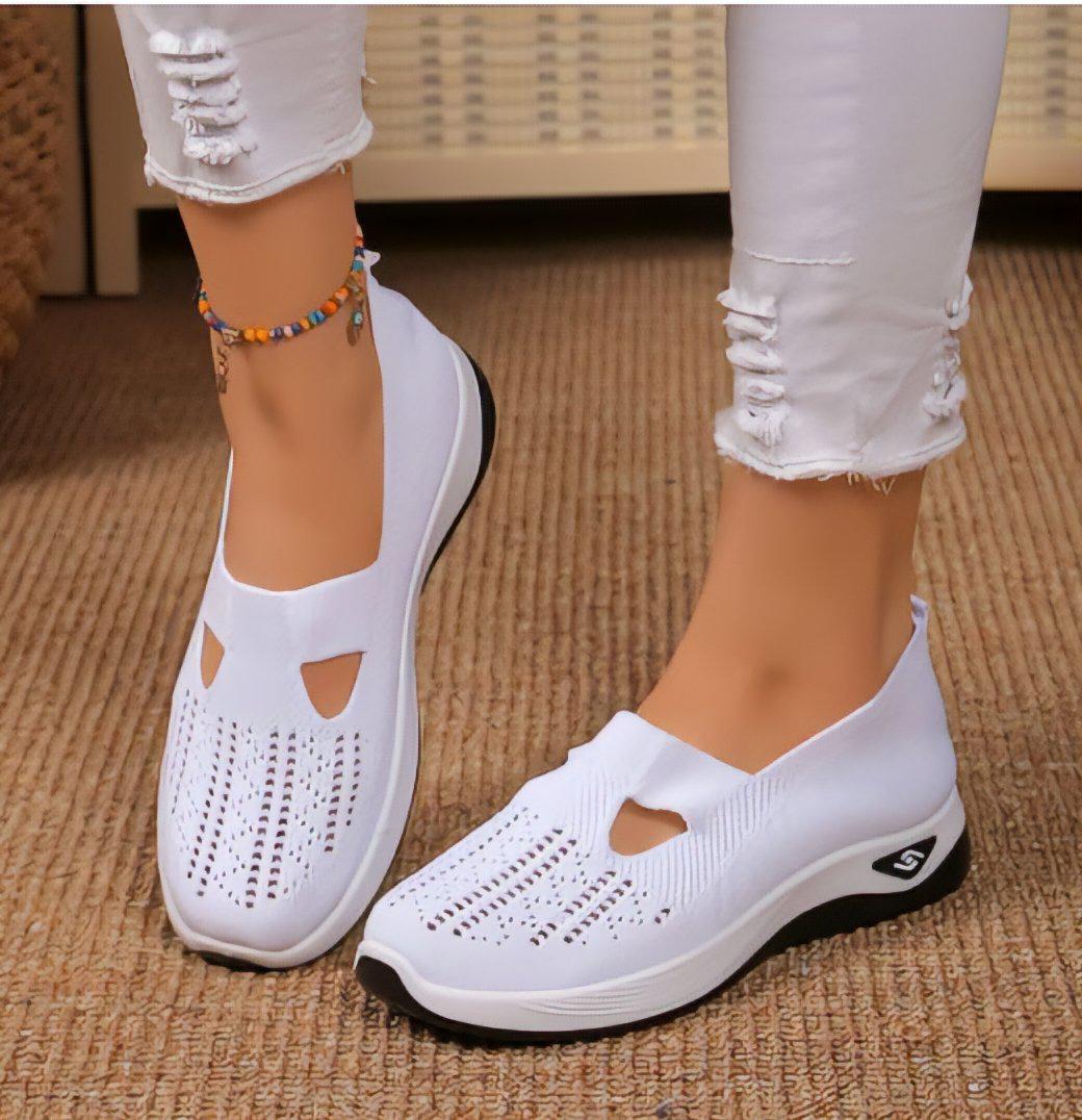 Demi comfort sneakers in wit, zijprofiel volledig zichtbaar
