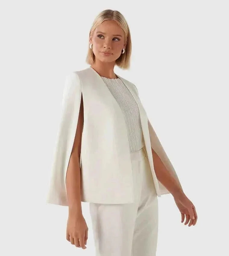 Elise cape blazer dames — voorzijde met rechte snit en minimalistische details