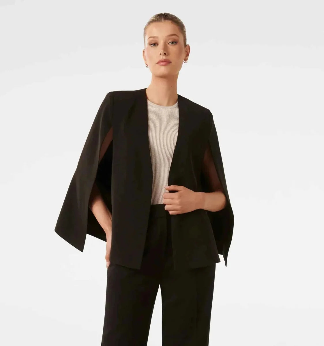 Dames blazer met cape-silhouet in zwart, stijlvol voor kantoor en events