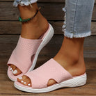Fenna orthopedische slides roze detailopname riem en open vorm