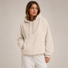 Detailopname van de ingebouwde zak van de huisdieren hoodie