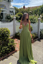 Dames groene maxi jurk met getailleerd corset en geplooide rok