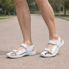 Heren casual sandalen van ademend leer in het wit, zijaanzicht