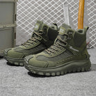 Bovenaanzicht van heren outdoor sportschoenen in groen met mesh ventilatie