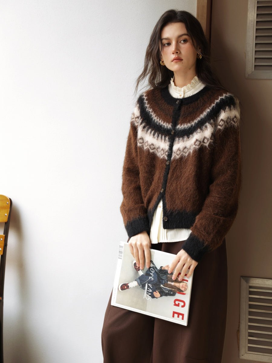 Detailopname diamant jacquard breisel van de Liora wollen cardigan