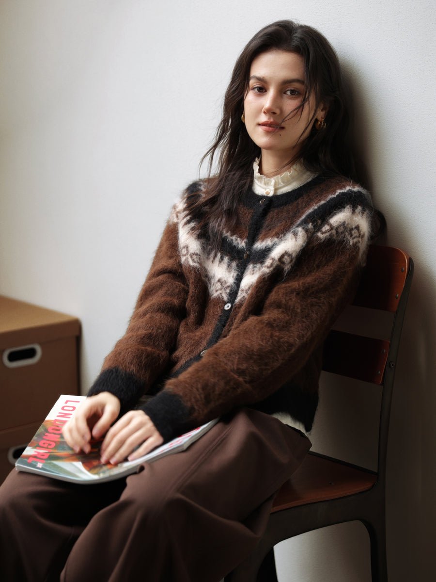 Liora cardigan gestileerd als kantooroutfit met elegante herfstlook
