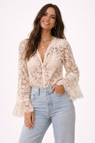 Lova dames kanten top met bloemmotief en transparante uitstraling in beige