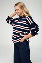 Selma polo trui dames detailfoto knoopsluiting