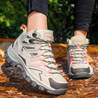 Vera antislip wandelschoenen dames op natte ondergrond